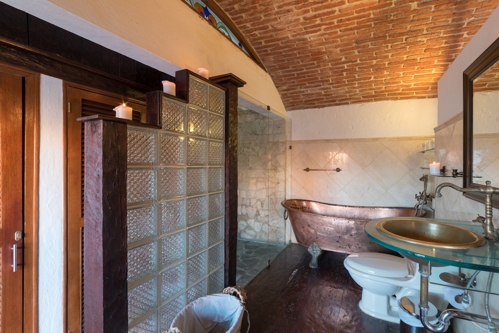 Casa de los Reyes by Nomad Guru view 3