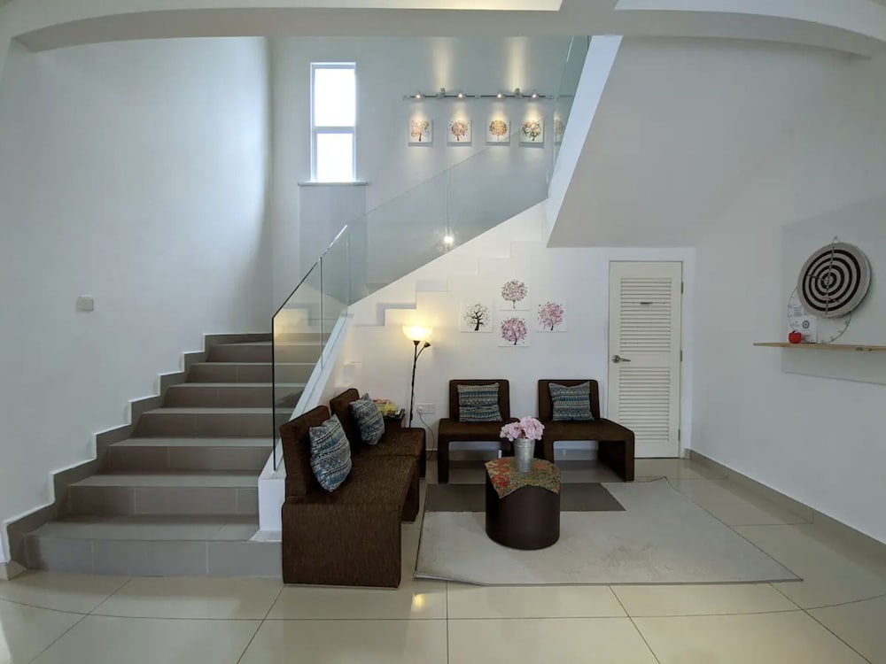 Lux Desaru Villa