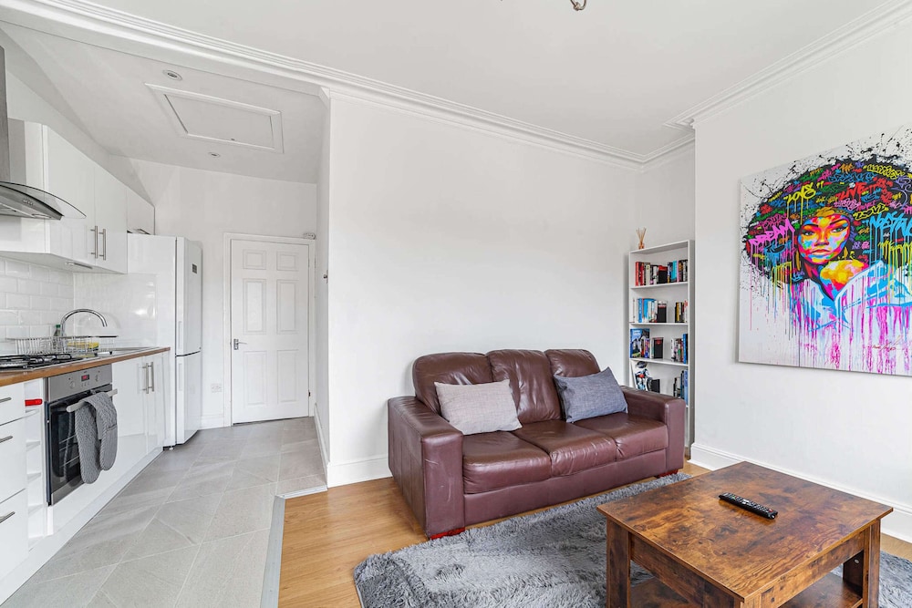 Bright West Ealing Abode