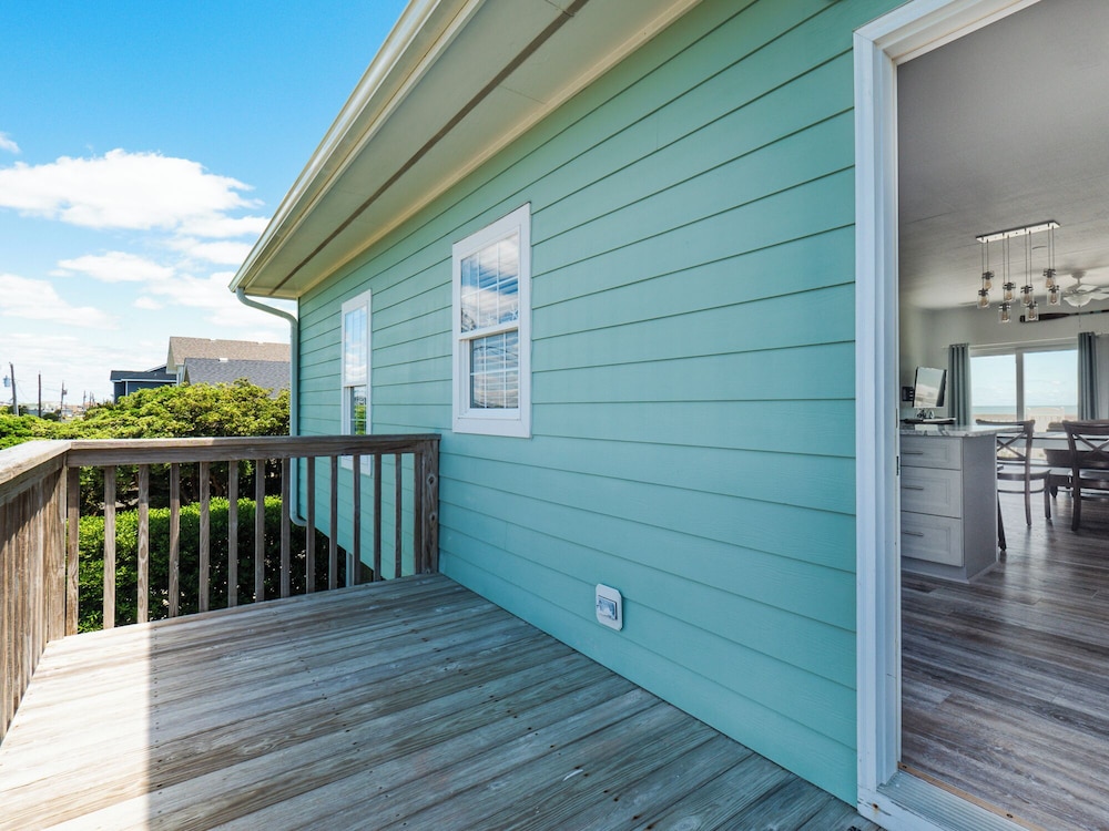 Green Dolphin by Topsail Realty