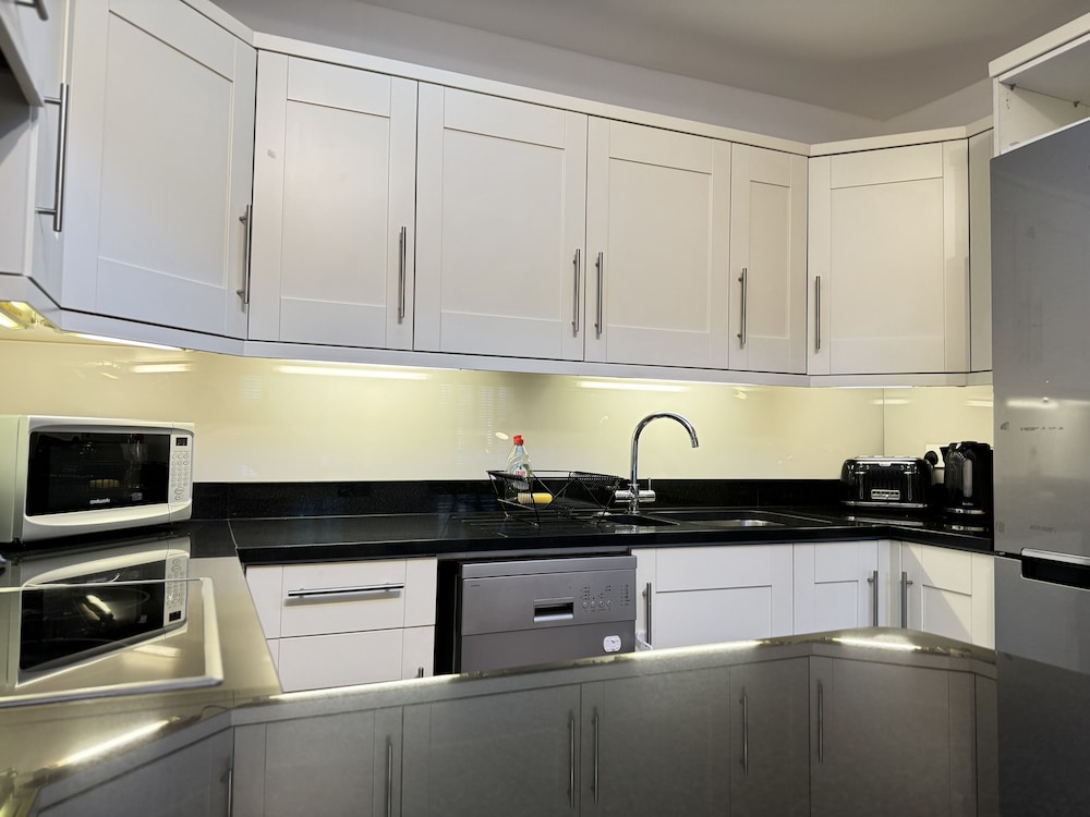 The Heart of Kensington Mews - Private House-Centrally Located-Great Transport