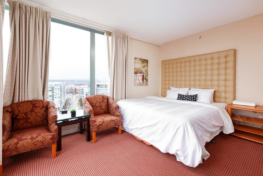 Airport Beautiful View 1 BDR Penthouse view 3