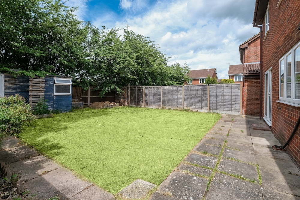 Sharp Close 4 Bedroom 2 Bath - Aylesbury