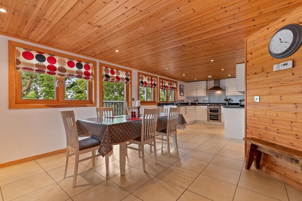 Lodge 5 Longbury - Luxury Lodge Woodland Views Restaurant and Spa Facilites
