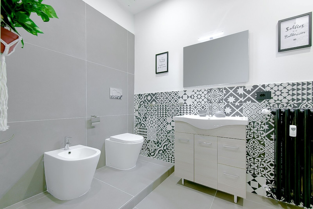 8 Bedroom Apartment in Reggio Emilia Center photo 4