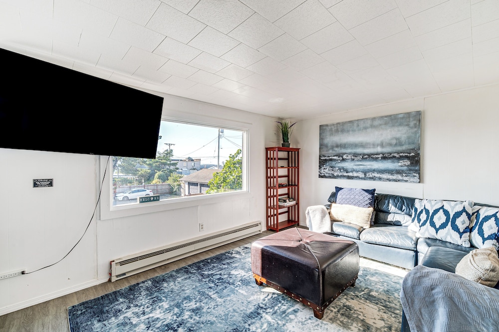 Walk to Beach & Harbor: Spacious Westport Apt!