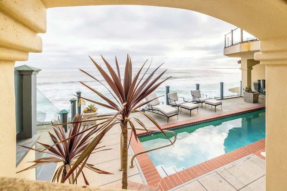 4 Bedroom With Pool in Oceanside