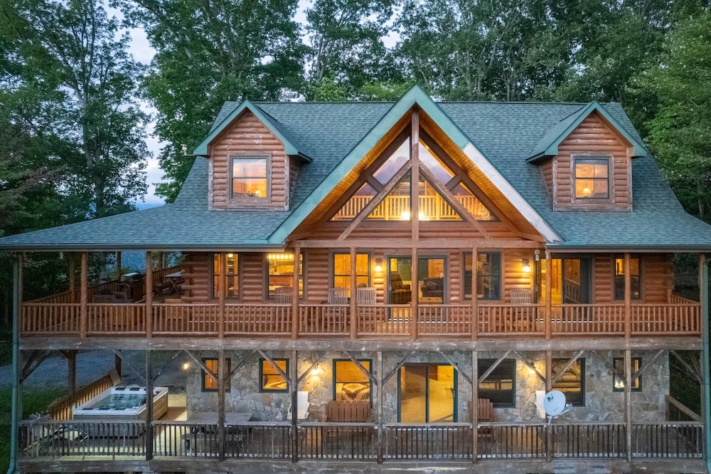 Luxury 4200 Sqft Log Cabin on 50 Acres Sleeps 16