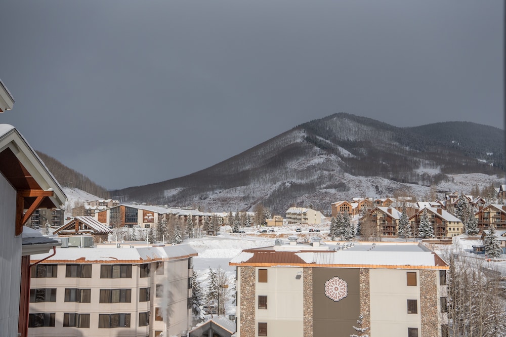 Large 3 Bedroom Bathroom In Mountaineer Square Condo - No Cleaning Fee! by RedAwning view 2