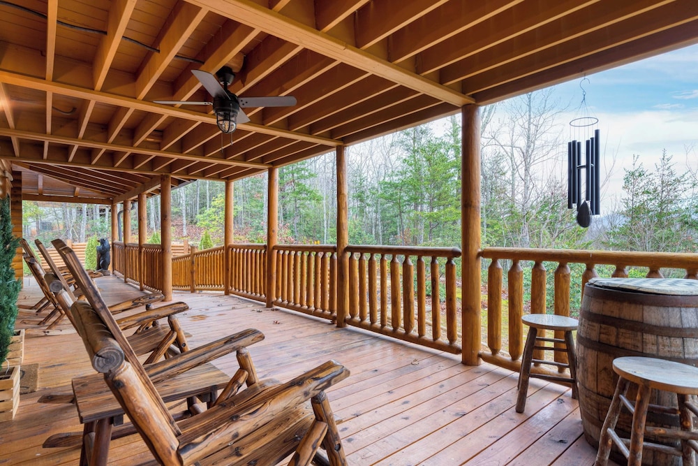 American Dream by Avantstay Deck w/ Views Theater, Game Room, Community Pool