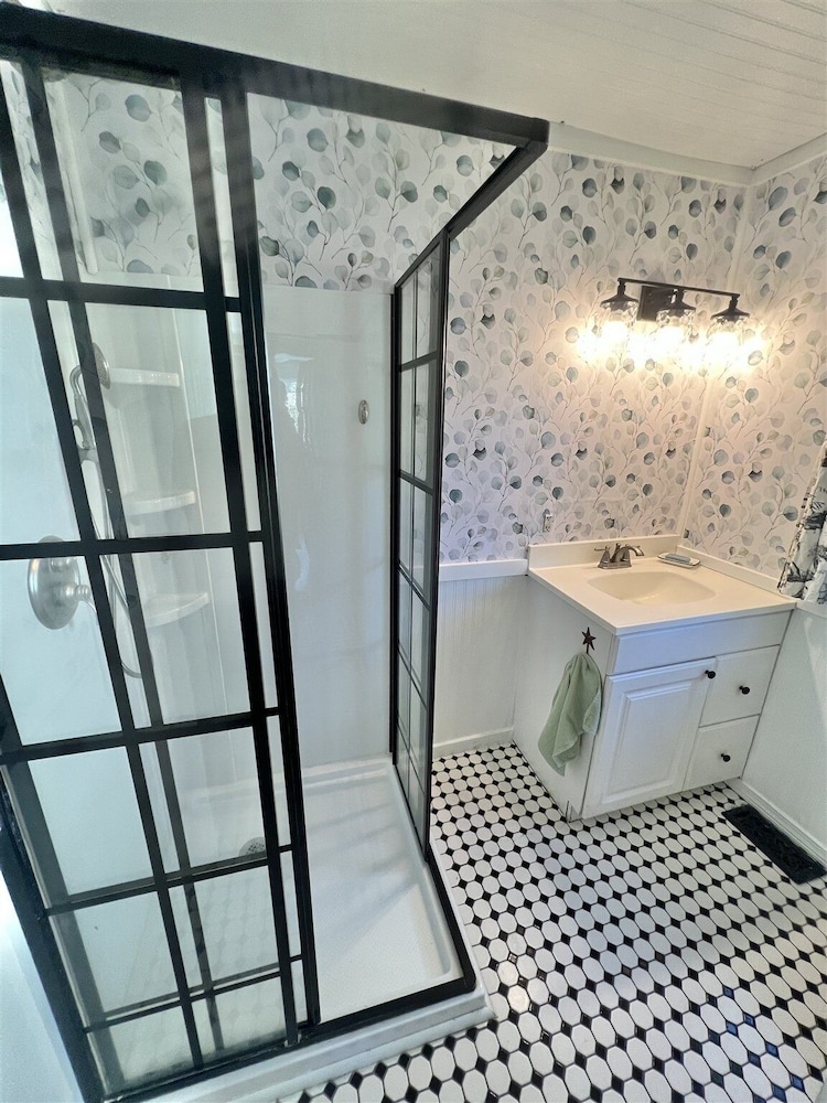 Pine Tree Cottage Limit 5 2 Bedroom Cottage