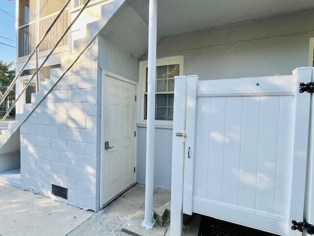 King Charles Avenue 502d