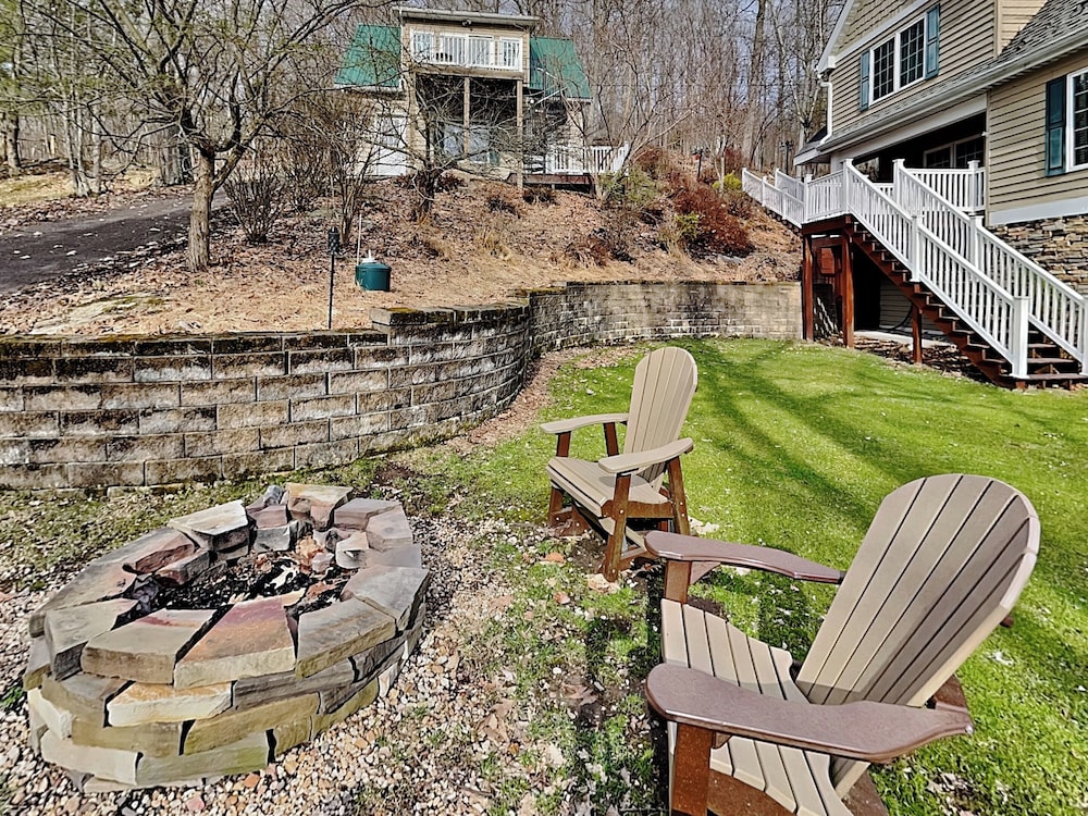 A Lakefront Paradise by Taylor Made Deep Creek