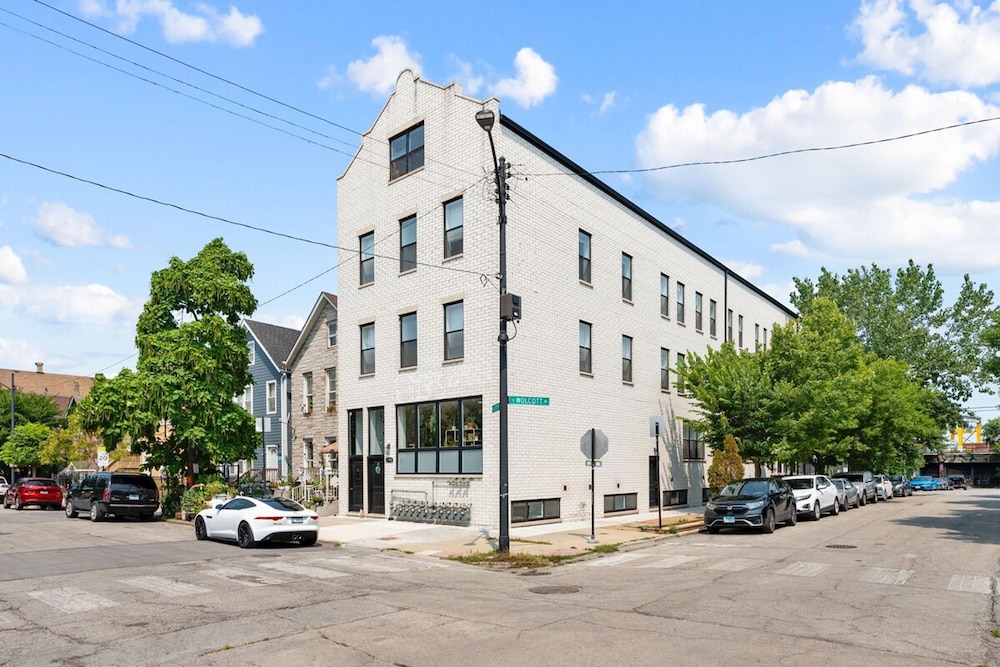 2 Bed 3 Bath Chicago Condo