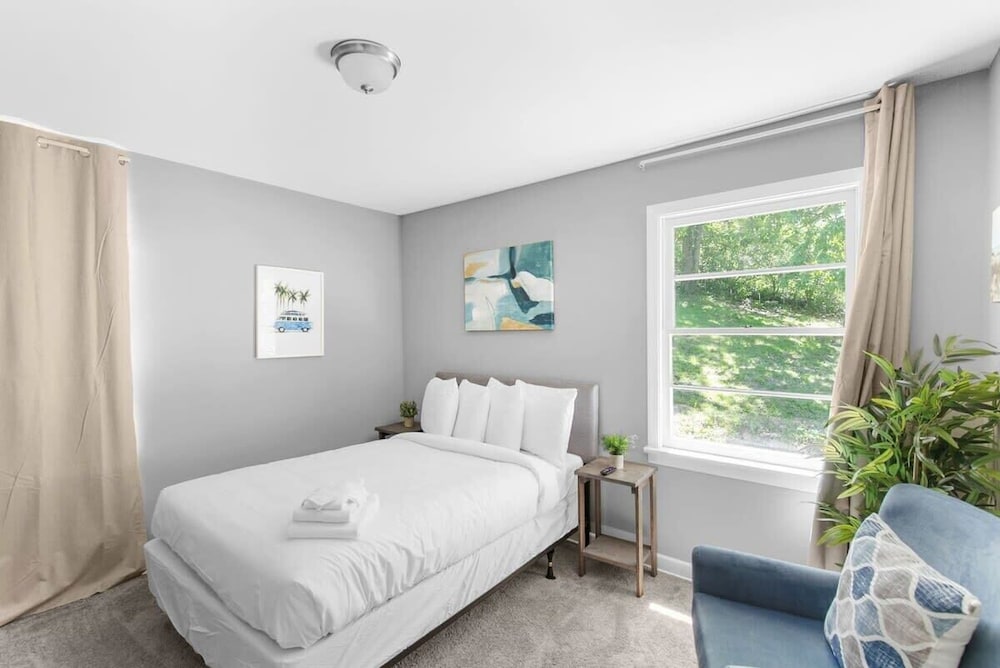 Broadmoor Bungalow - Both Units