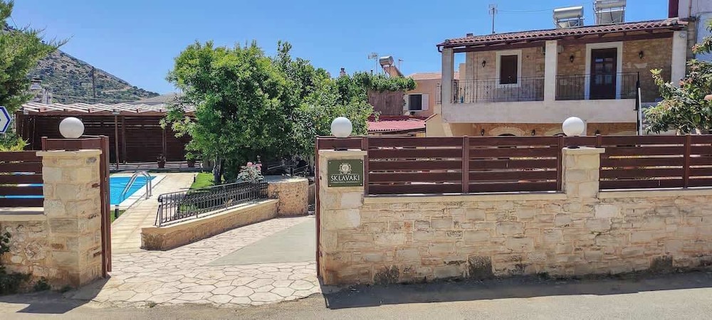 Sklavaki Traditional Villa - Private Pool Views