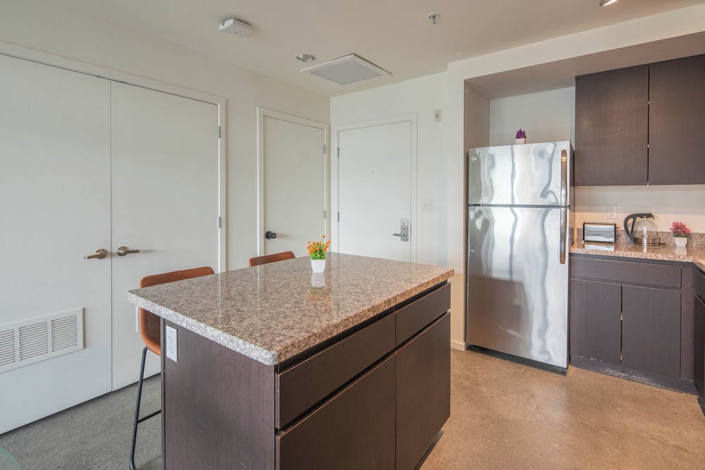 ROVE LIVING/KL - Roosevelt Point