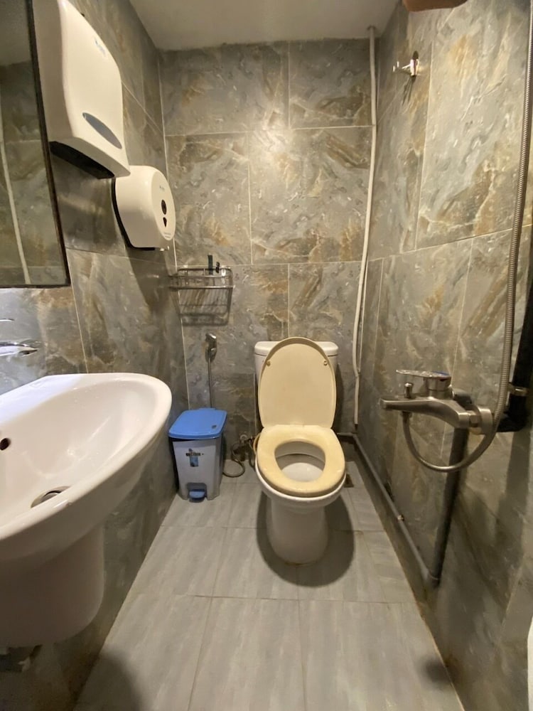 Viet Star Buffet Club & Marvel Hostel