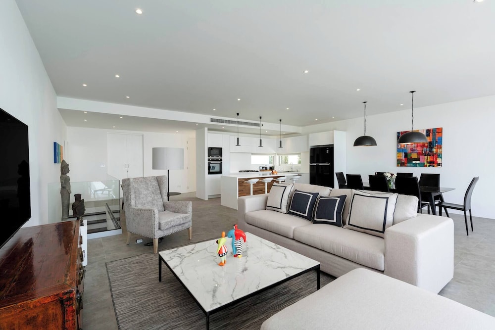 Luxury Sea View Villa Q With Pool at Unique Residences