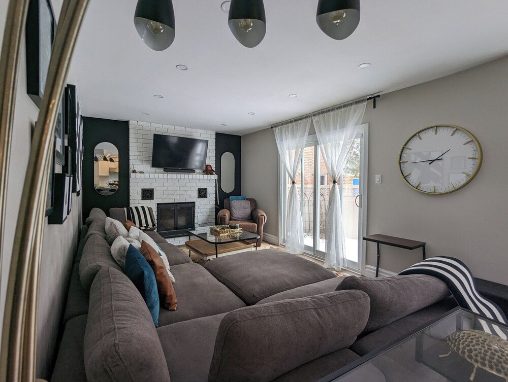 Mississauga Manor - Meadowvale