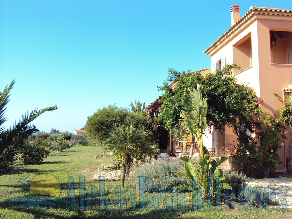 Alekos Beach Houses - Natura Gialla