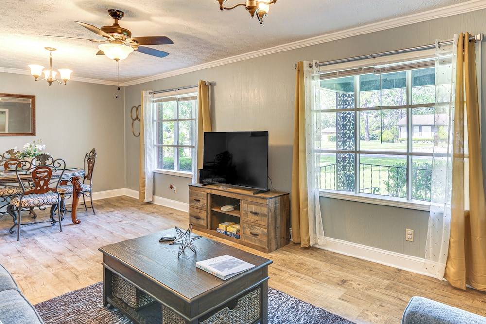 1 Mi to Dtwn Waycross: Home w/ Furnished Porch