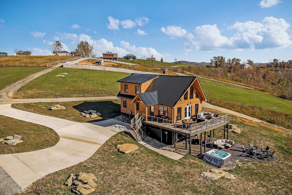 Stunning Hilham Home w/ Hot Tub, Views & Fire Pit!