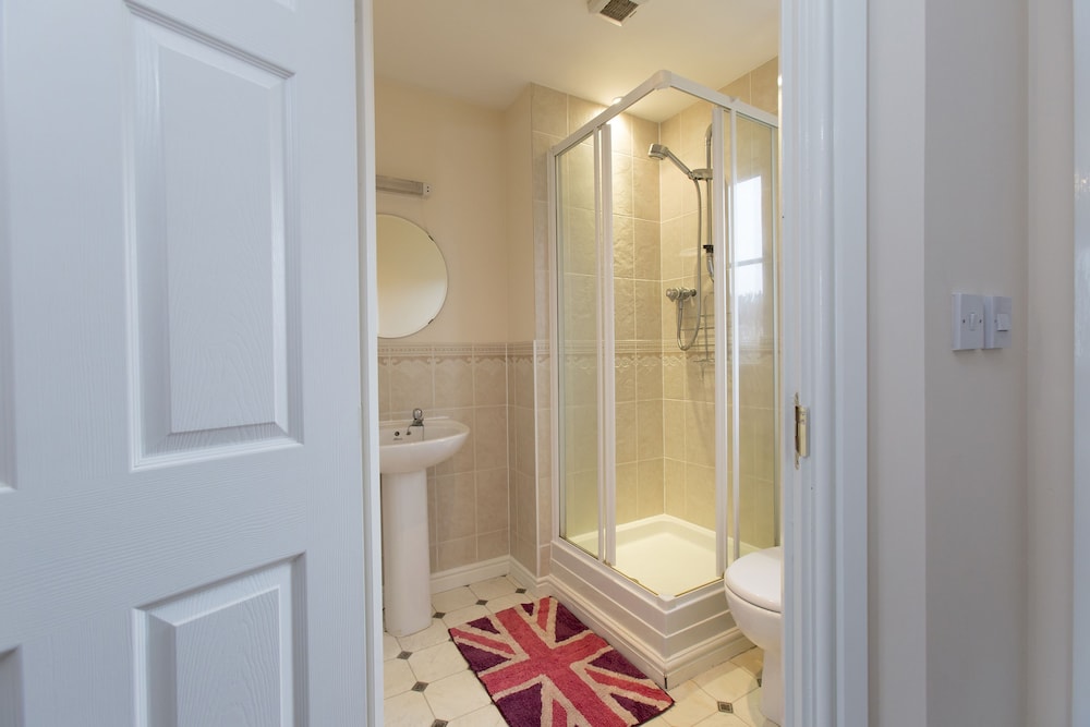 5 Rosebay Gardens