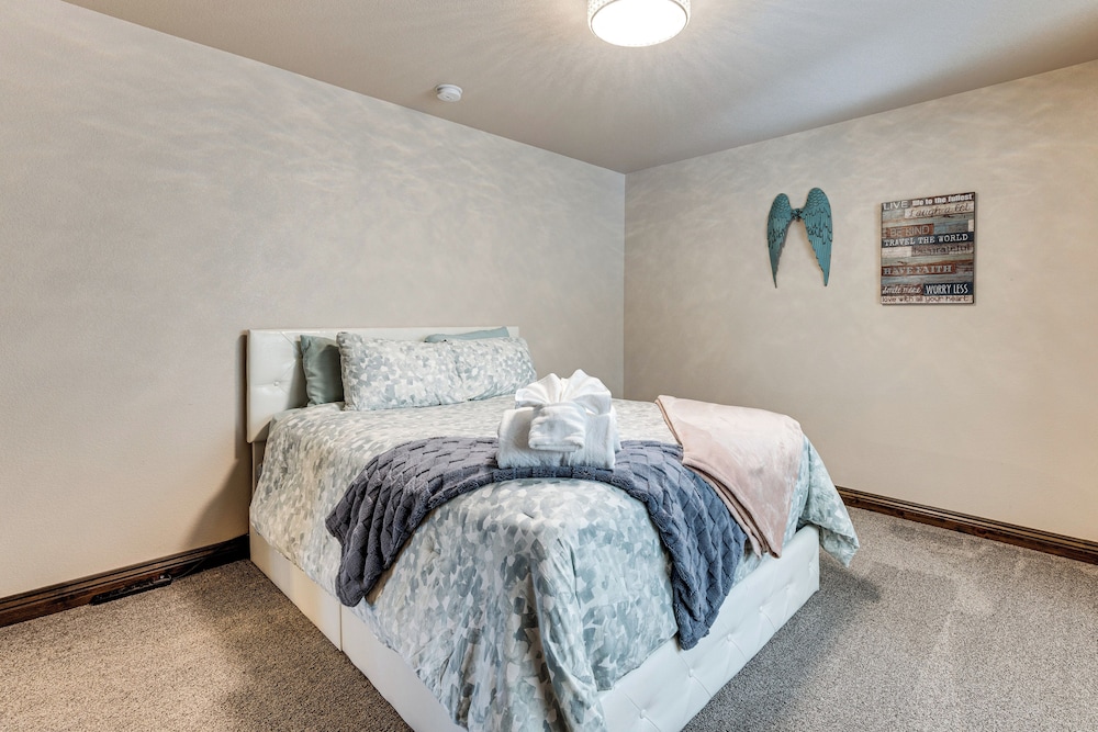 Hot Tub & Games Galore! Colorado Springs Retreat