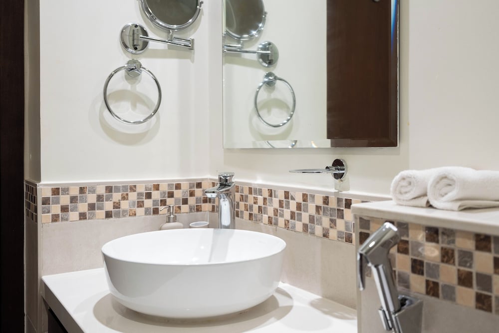 KeyRock - Premium Reva Stay with Pool