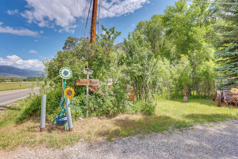 Hike On-site: Mountain-view Hideaway in Durango