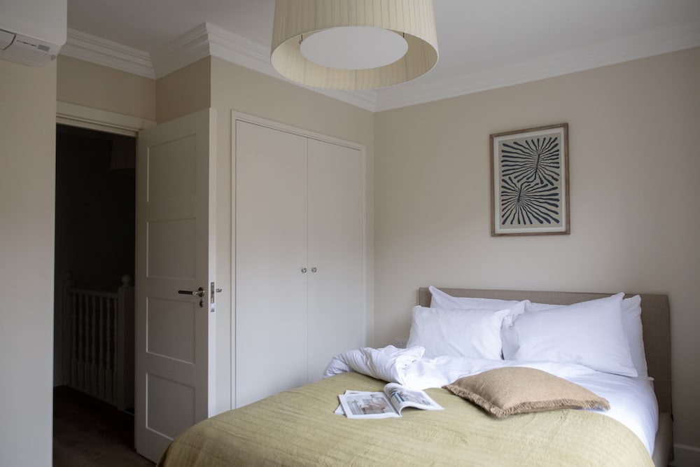 Gulaid House Knightsbridge by Bob W London