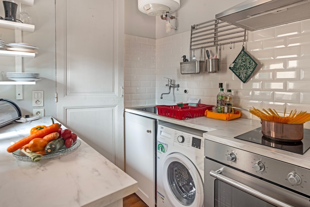 Mattoni in Menton With 1 Bedrooms and 1 Bathrooms