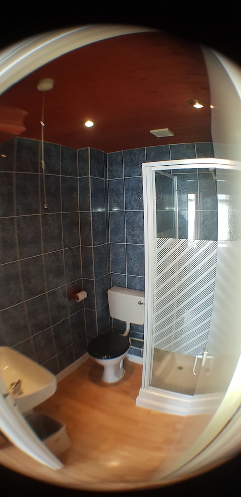 Flat - Sleeps 6 & on Street Parking view 5