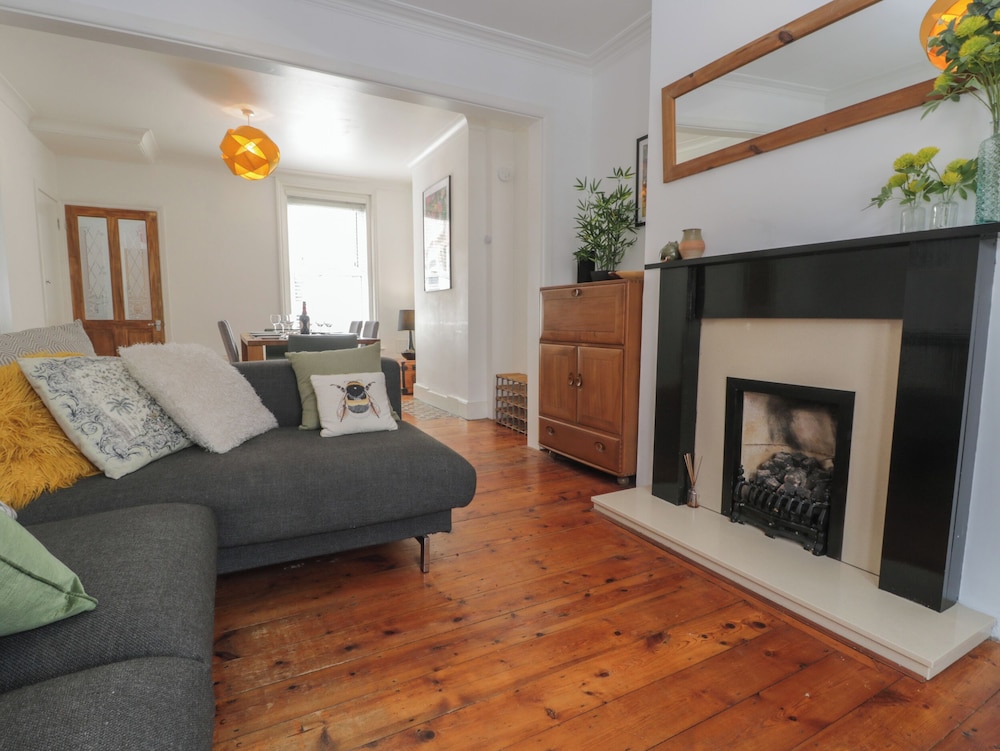 6 Sydney Road