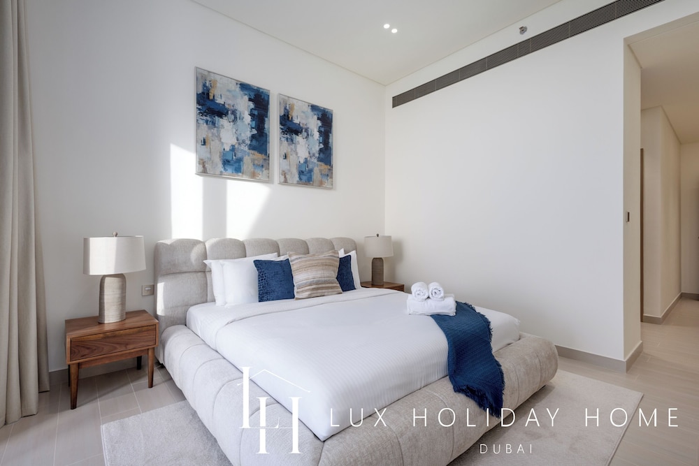 LUX The Phantom Sky Pool Suite