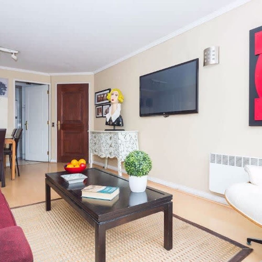 Carmencita St I Classic 1 Bedroom Apartment in El Golf