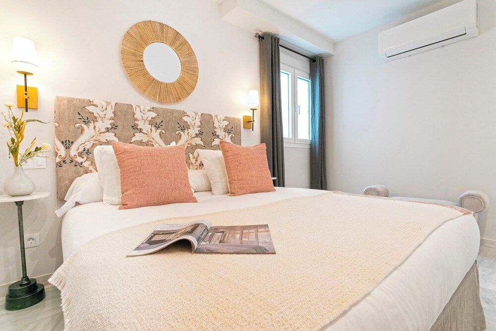 Magnificent 2 bd Apartment Facing the Cathedral Constituci n III