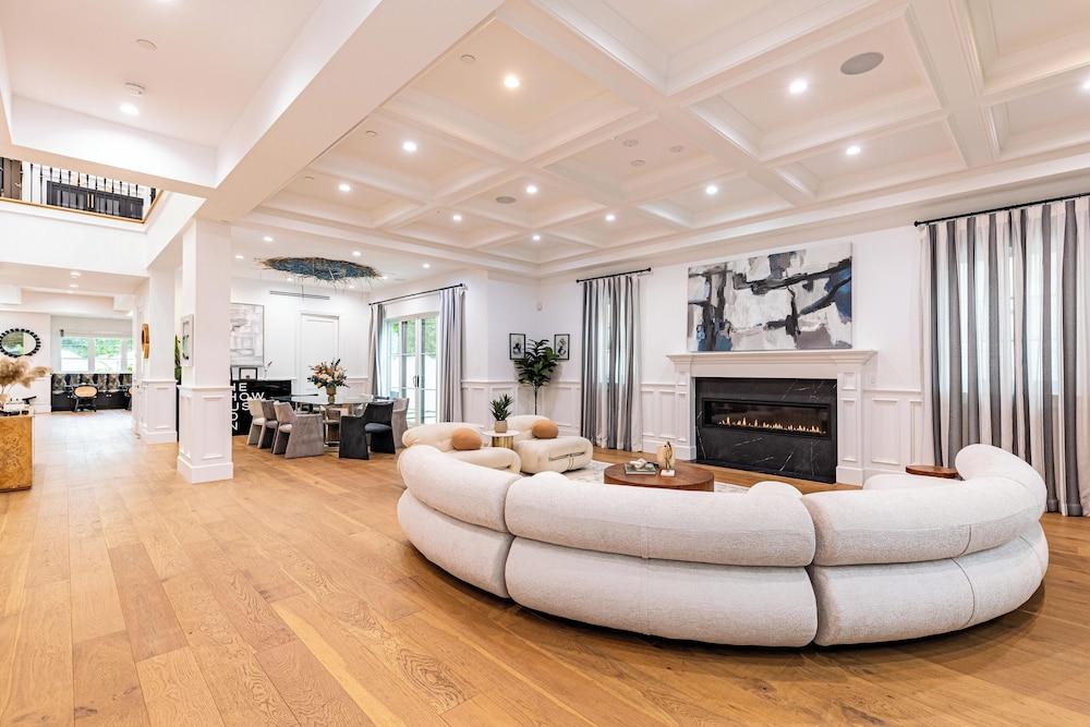 Otis Ave - Modern Farmhouse Retreat w/ Pool, Spa & Luxe Interiors