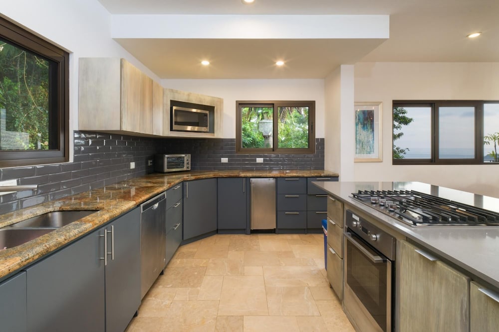 Stunning 7 BR Villa Manuel Antonio Sanctuary