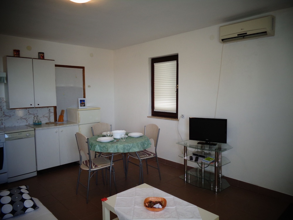 Nice Studio apartments Eduard view 3