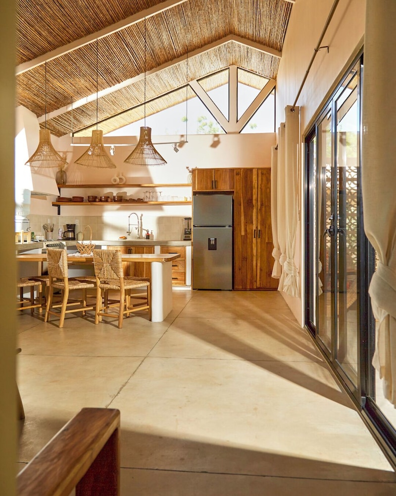 Pelícano Popoyo Boutique Villas