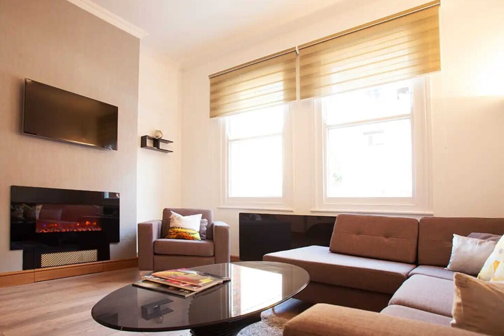 Impressive 2 Bedroom Luxury Flat in Chelsea