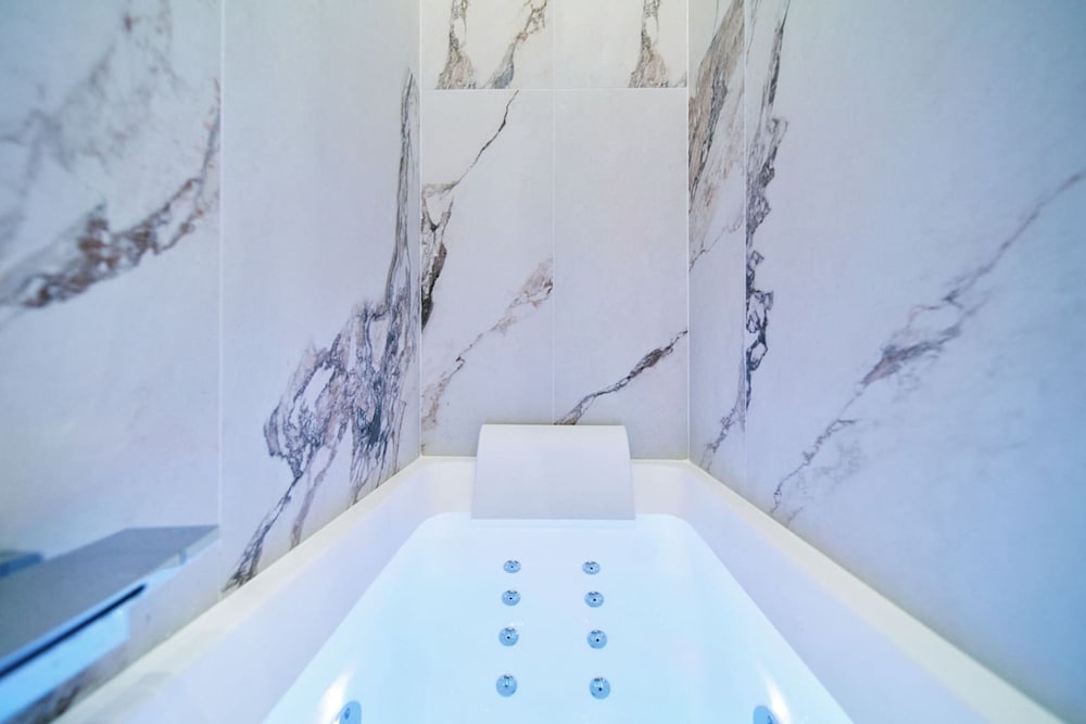 Lavie Maison Chic Sauna Hot Tub