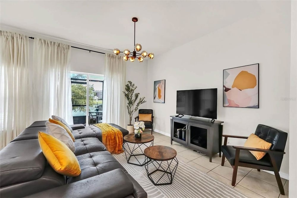 2335 Amazing 5BD Family Townhome Close to Disney