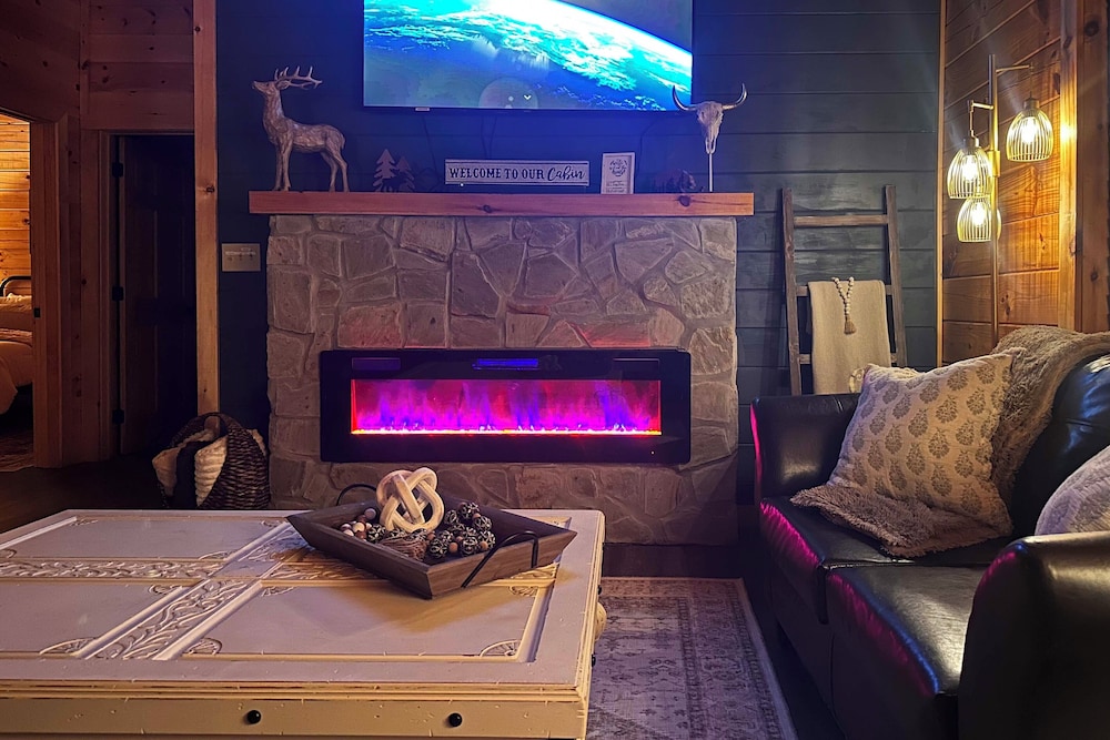 1 Mi to Douglas Lake: Blissful Escape w/ Hot Tub!