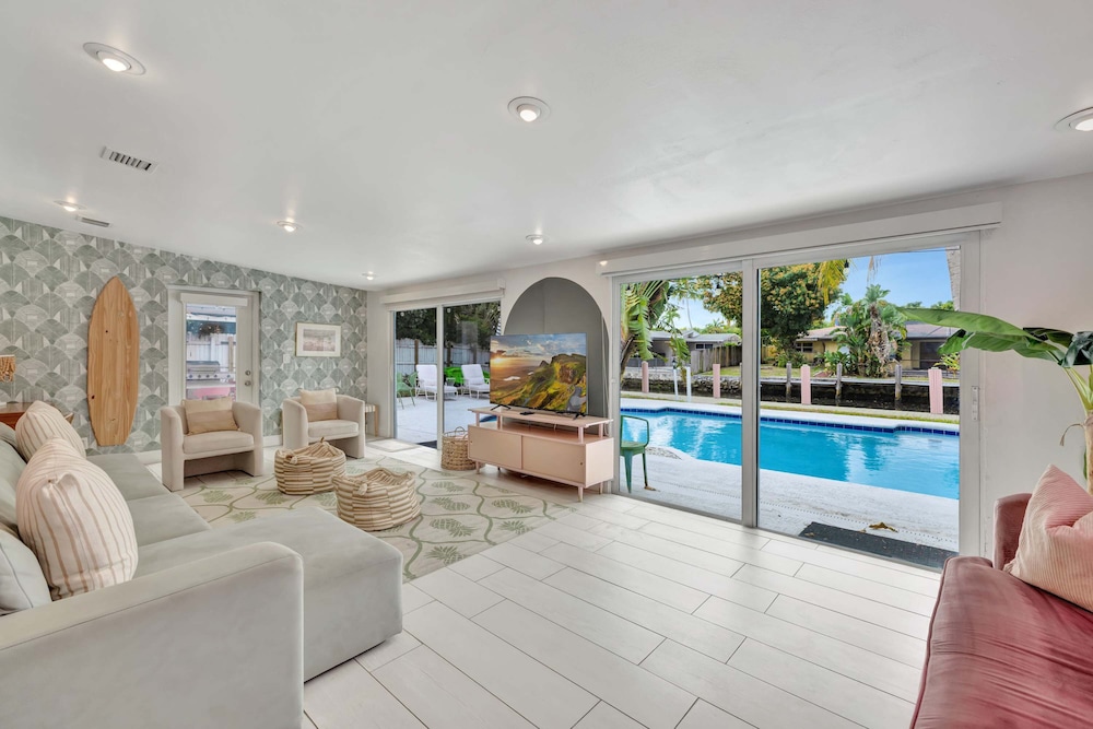 Poolside Paradise Dock & Pool!