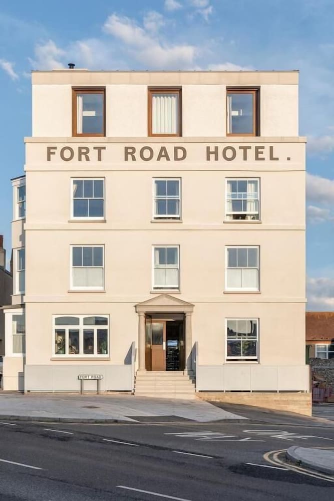 Fort Road Hotel 18