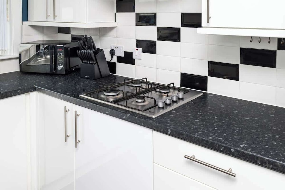 2 Bedroom House-free Parking