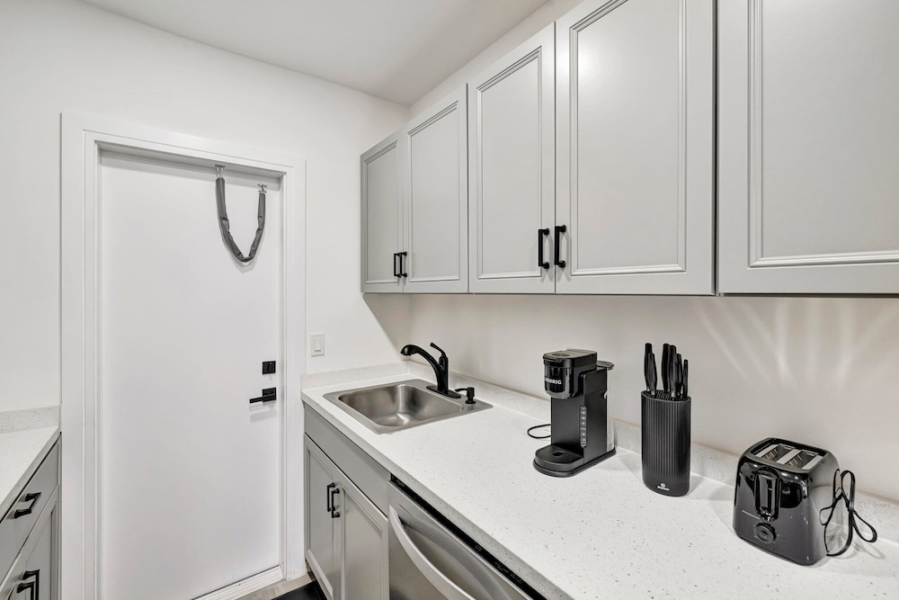 Studio off Las Olas- Steps to the Beach